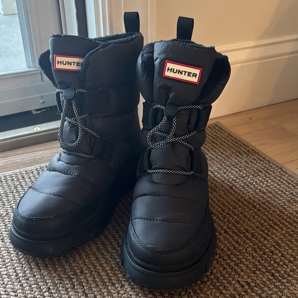 Hunter Black Puffy Lug Sole Winter Boots
